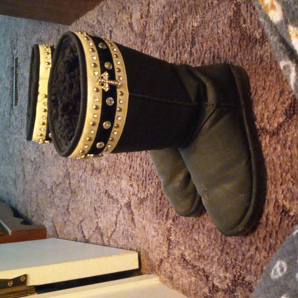 Montana West fuzzy boots, 7, black